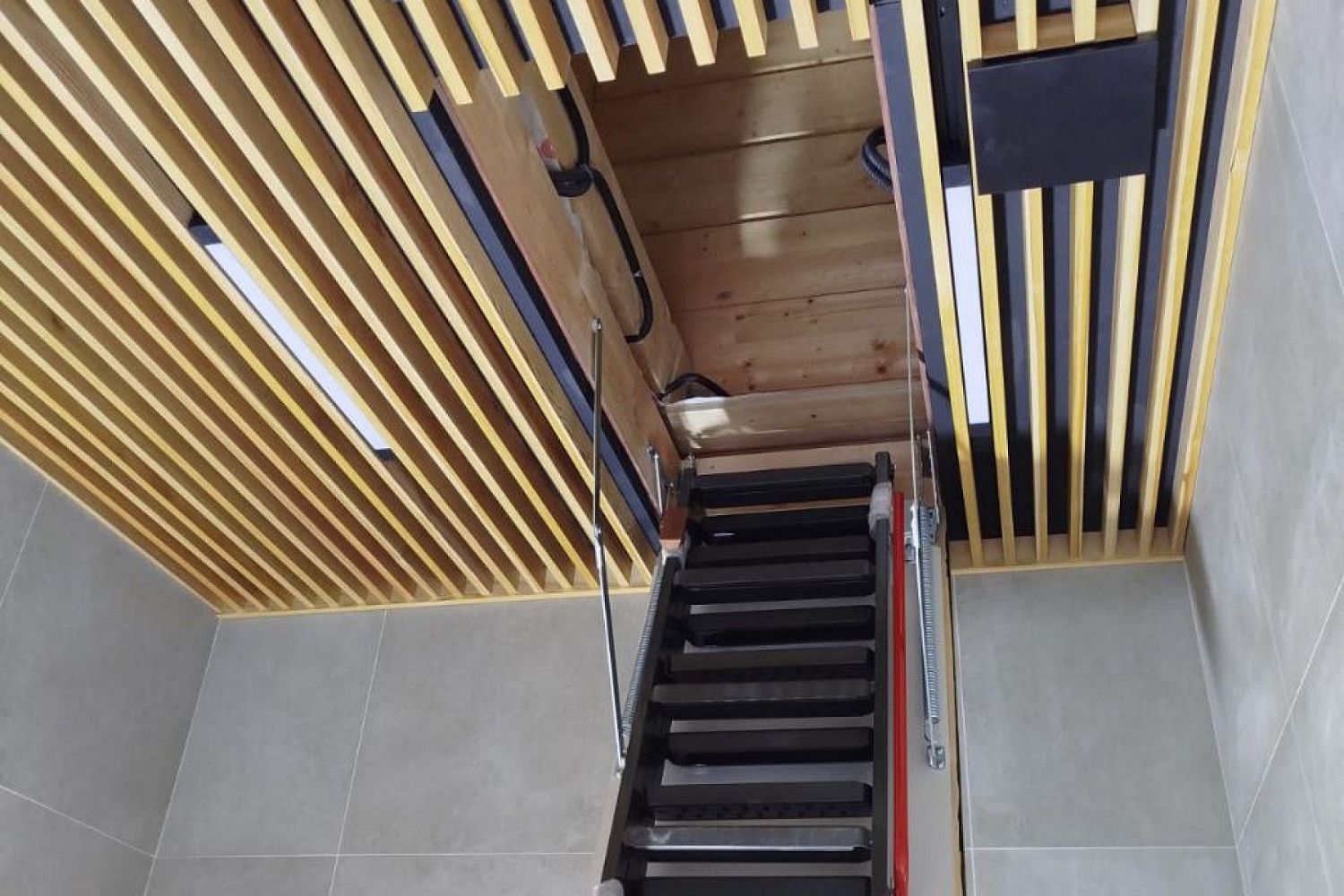 Подшивка потолка в офисном помещении